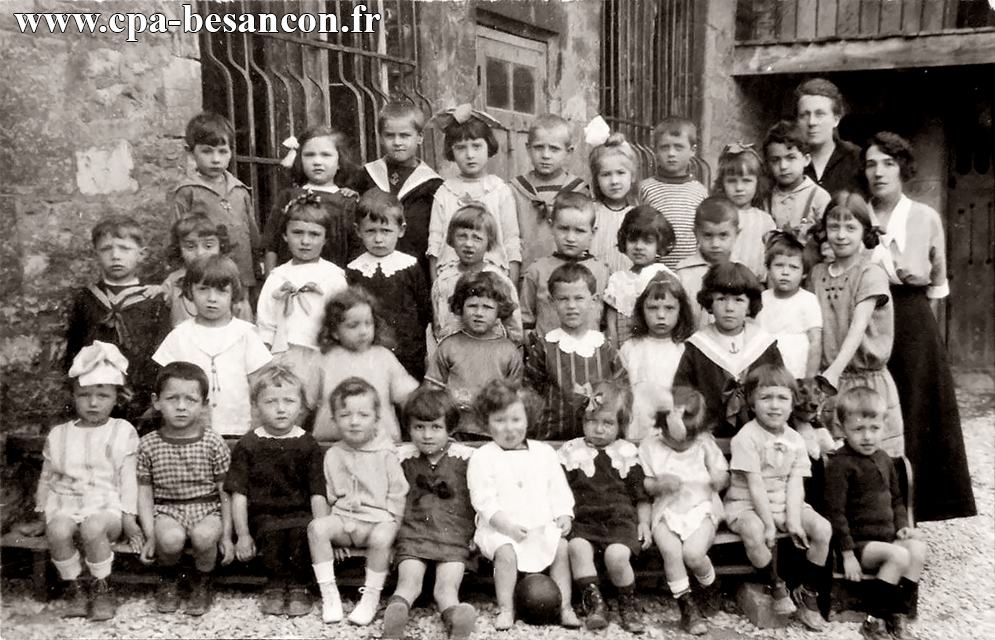 BESANÇON - Classe d'école primaire - 1922
